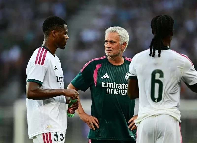mourinho dang huan luyen doi nao